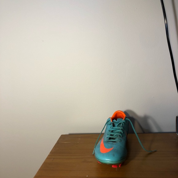 NIKE blue SOCCER shoes - Picture 3 of 4